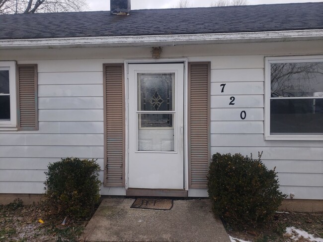 Building Photo - 3 Bedroom in New Haven 2 Bath with Man Cav...