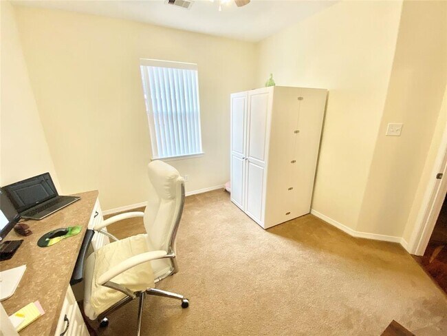Building Photo - 17518 Stamford Oaks Dr