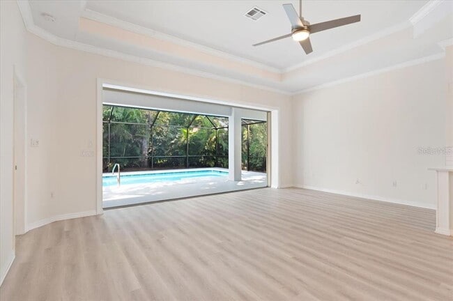 Building Photo - 700 Silk Oak Dr