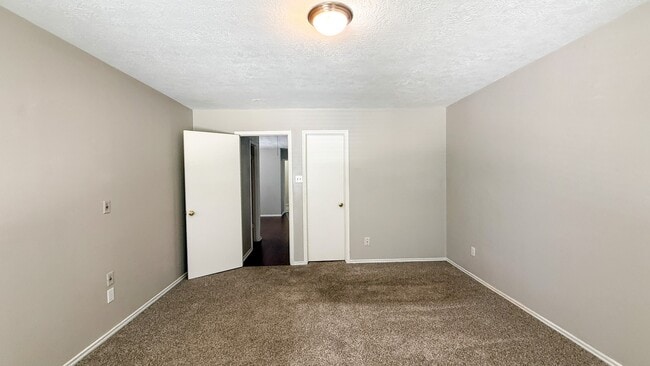 Building Photo - 503 Willow W Dr
