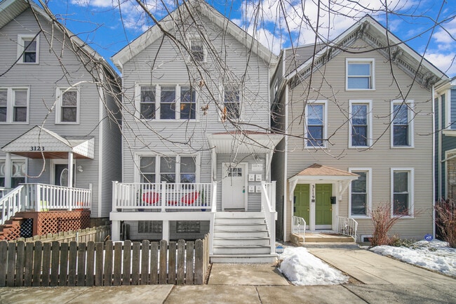 Building Photo - 3121 N Southport Ave