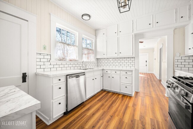 Building Photo - 2301 Hill St