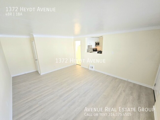 Building Photo - Charming 2-Bedroom Gem on Heydt Avenue wit...