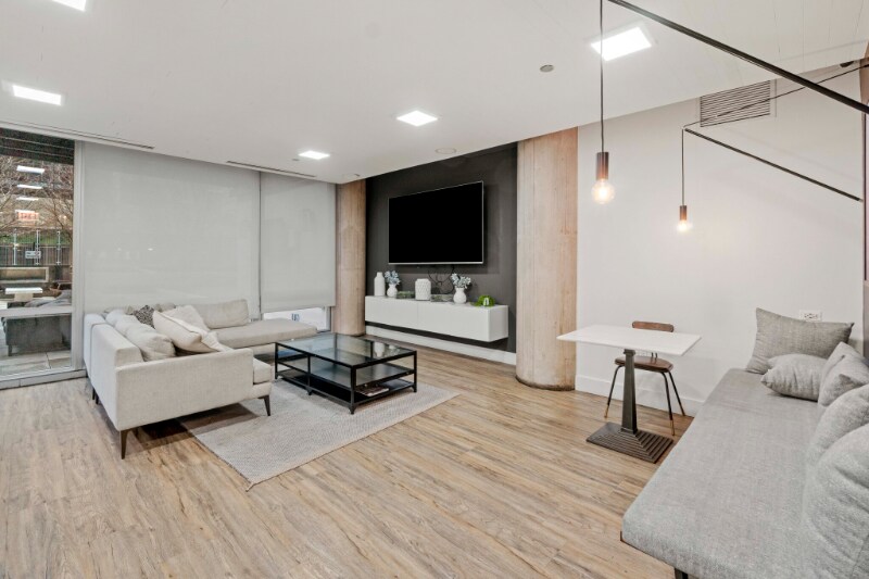 Building Photo - 1443 S State St