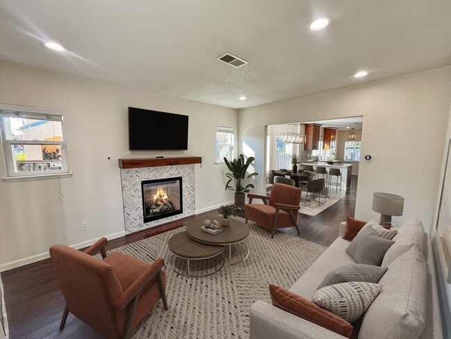 Building Photo - 2 Houses, 1 Price. Nicely Updated Single Family Home with ADU