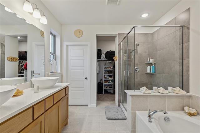 Building Photo - 3517 Iron Horse Dr