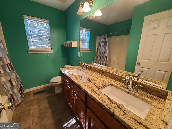 Building Photo - 225 Vinestone Ct