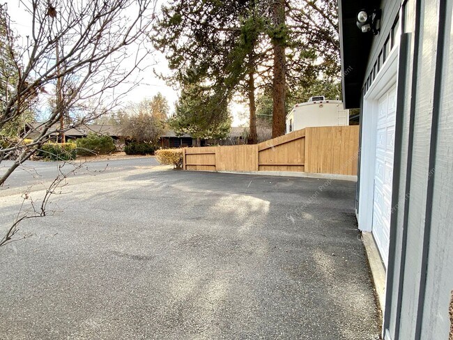 Building Photo - Mid-Century Modern Courtyard Gem in the Old Farm District