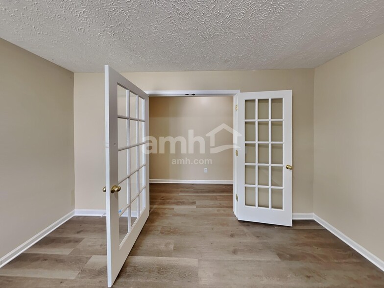 Building Photo - 2793 Sutherland Dr
