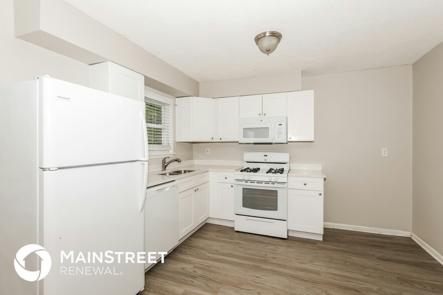 Building Photo - 8808 Fernview Dr