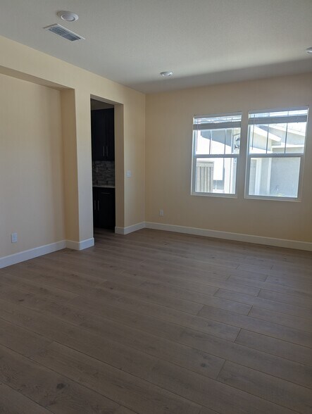 Entry Formal - 2461 Coloma Ln