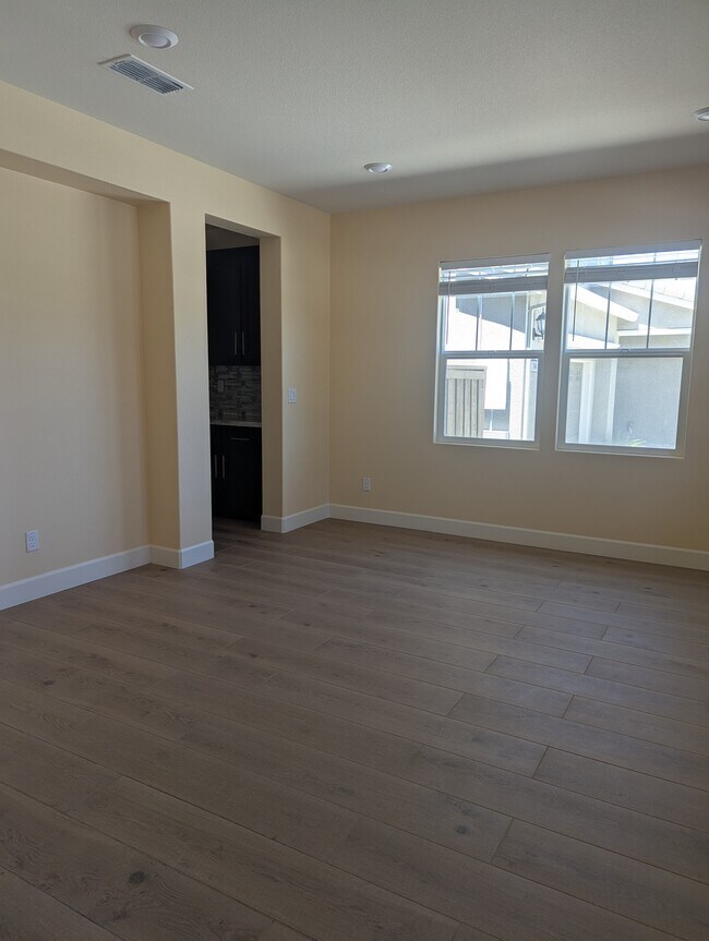 Entry Formal - 2461 Coloma Ln