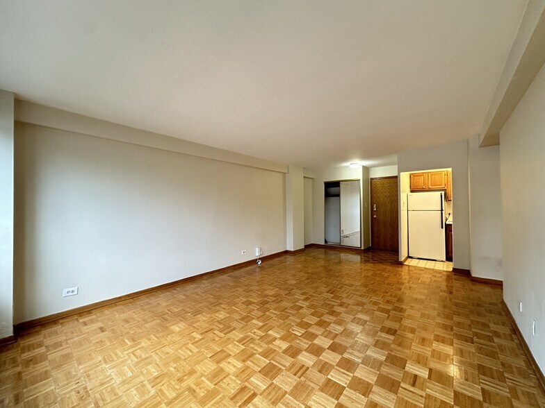 Building Photo - 4180 N Marine Dr