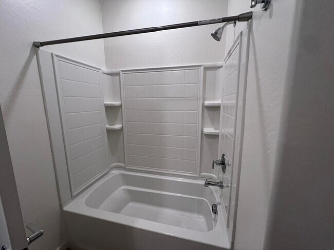 Building Photo - 1152 E Newland Dr