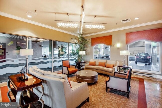 Building Photo - 717 S Christopher Columbus Blvd