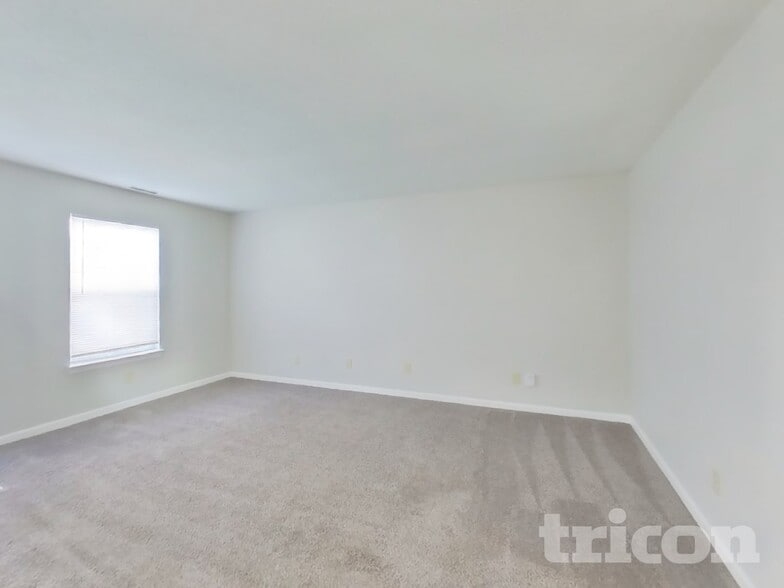 Building Photo - 1302 Crescent Dr