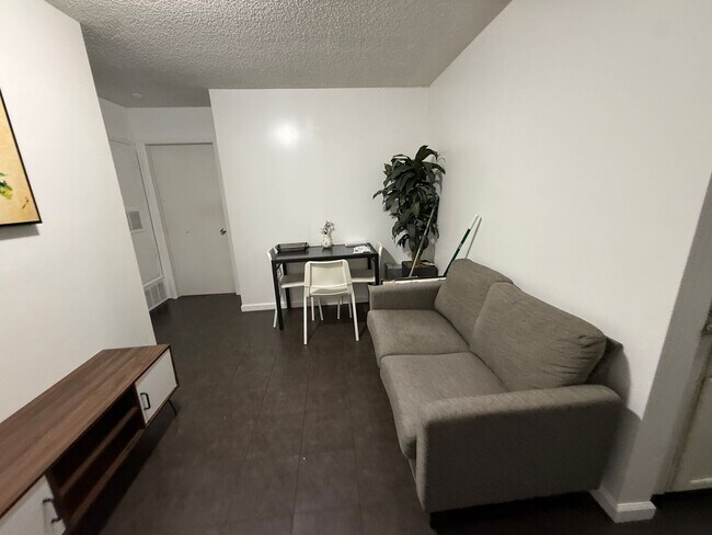 Building Photo - 68 E 200 S