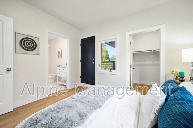 Building Photo - 830 47th St