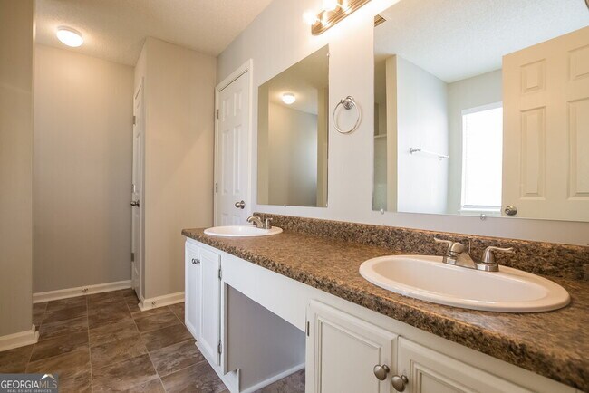 Building Photo - 2158 Denson Ln S W