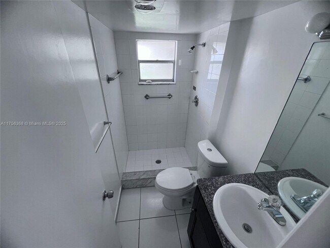 Building Photo - 2430 SW 81st Ave