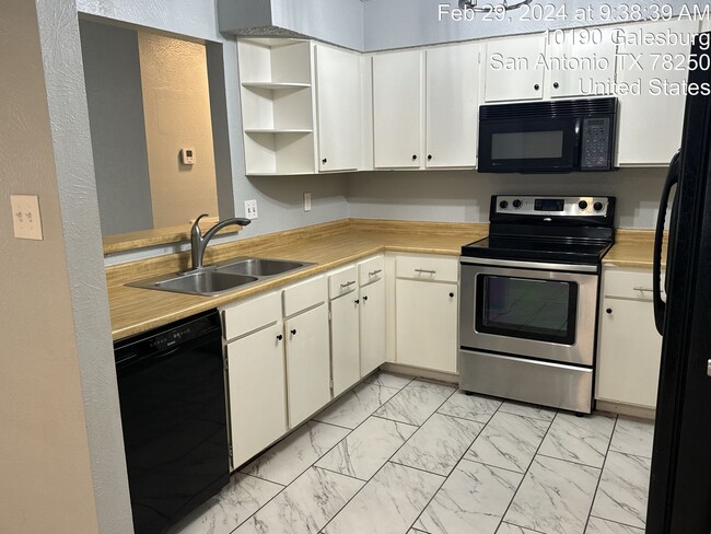 Building Photo - Comfort and Convenience Awaits YOU!