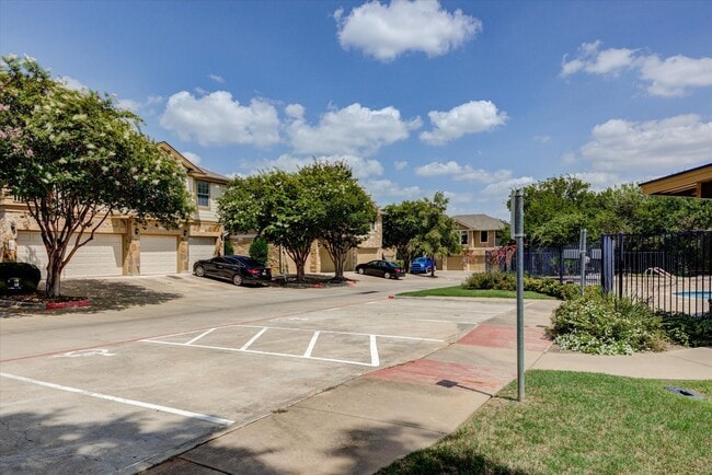 Building Photo - 16100 S Great Oaks Dr