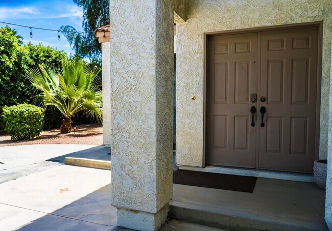 Building Photo - 77795 Sunnybrook Dr