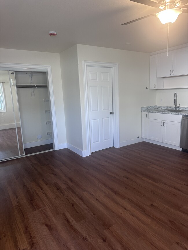 Building Photo - 760 El Nido St