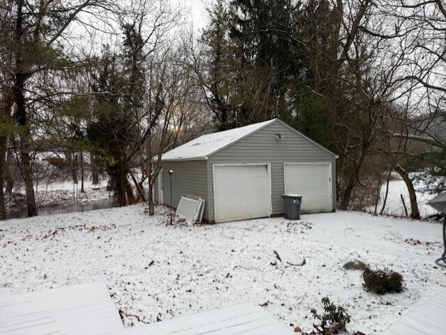 2 car garage - 16 Leawood Ave