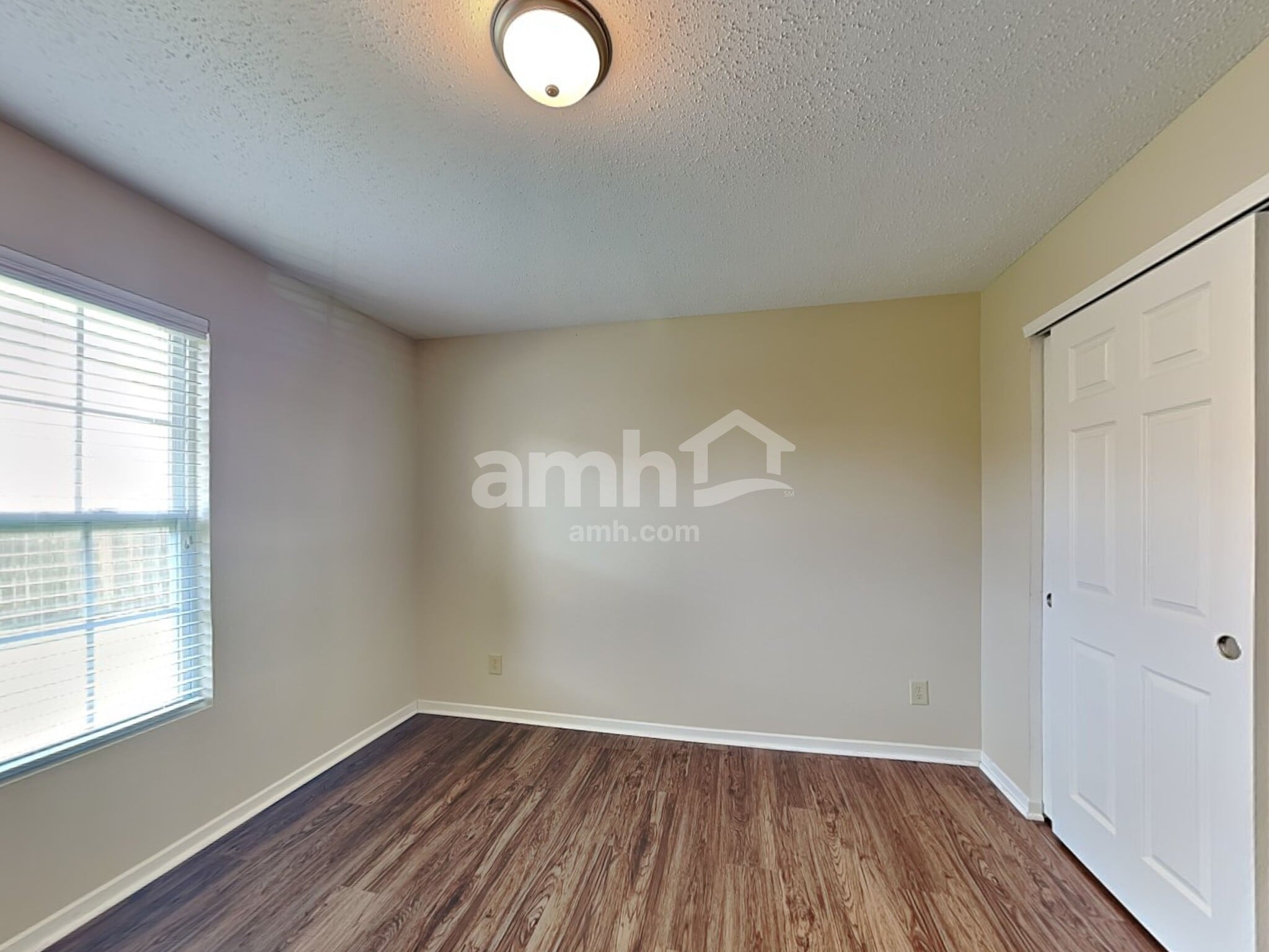 Building Photo - 1361 Redwood Dr