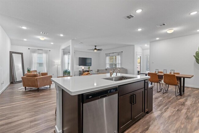 Building Photo - 522 Hendelson Ln