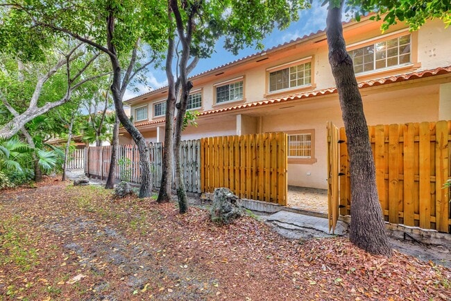 Building Photo - 3055 Riverside Dr