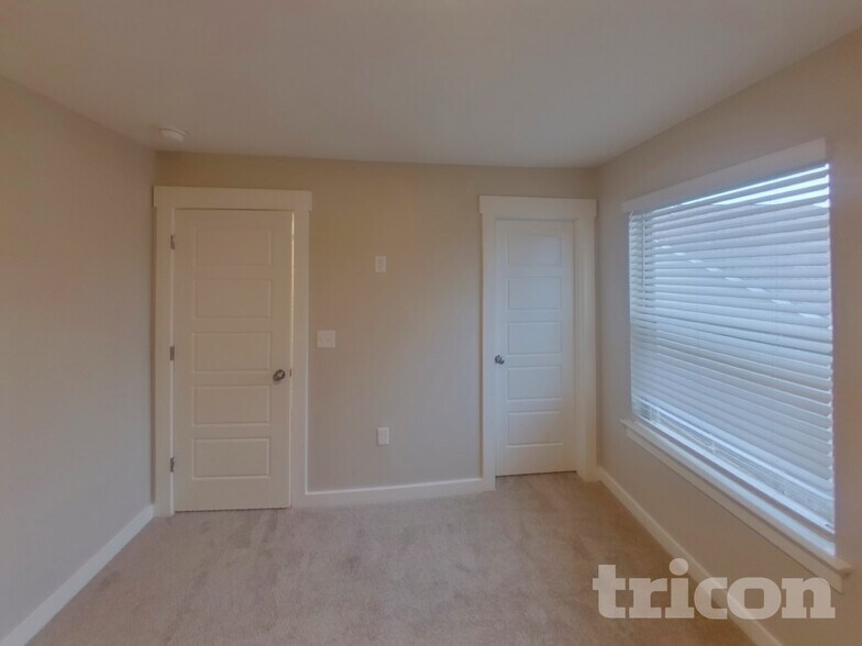 Building Photo - 1610 Lannister Ave