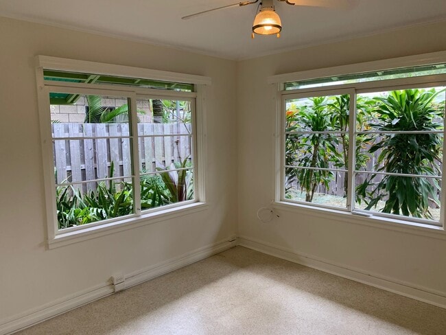 Building Photo - Sustainable Coastal Lifestyle: 2BR House with PV Solar Near Beach