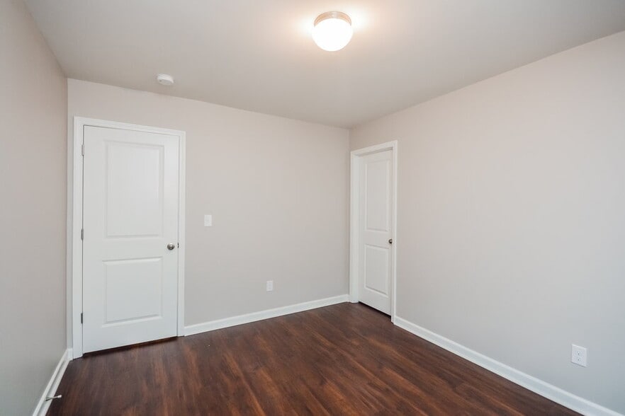 Building Photo - 612 Moorings Ave
