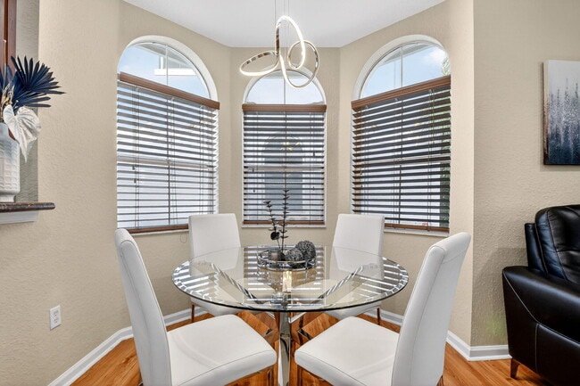 Building Photo - 1371 Vía De Pepi