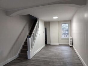 Building Photo - 547 Centre St