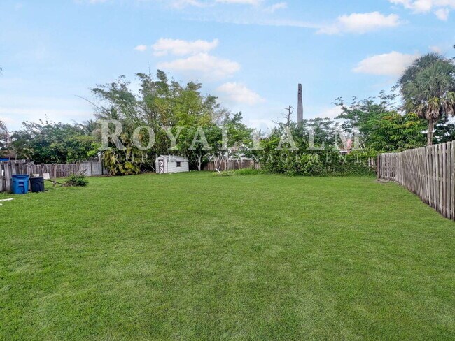 Building Photo - 27917 Washington St