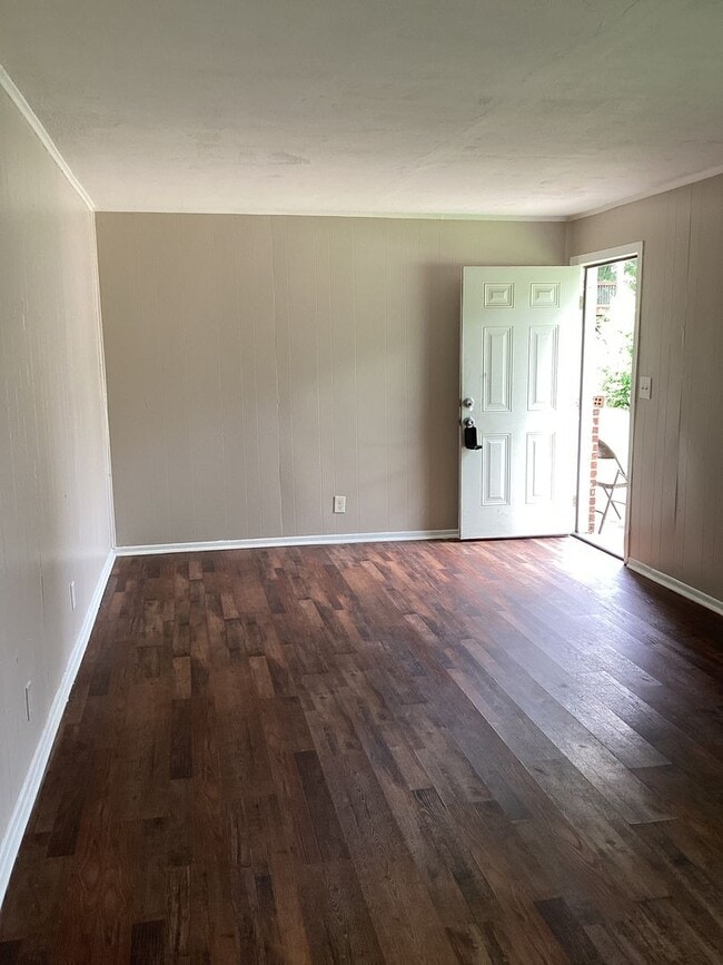 Building Photo - 5540 Clemons Rd