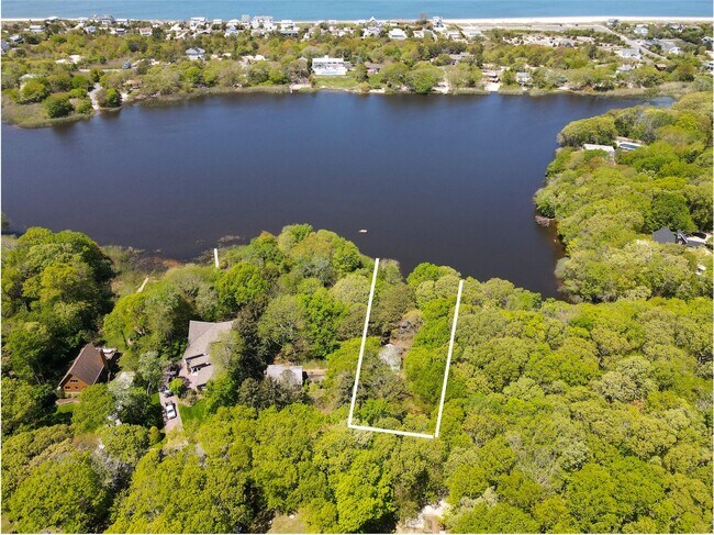 Building Photo - 8515 Soundview Ave
