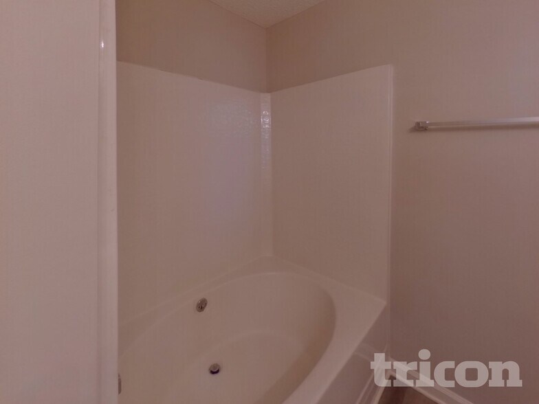 Building Photo - 4438 Fawnbrook Ave SW