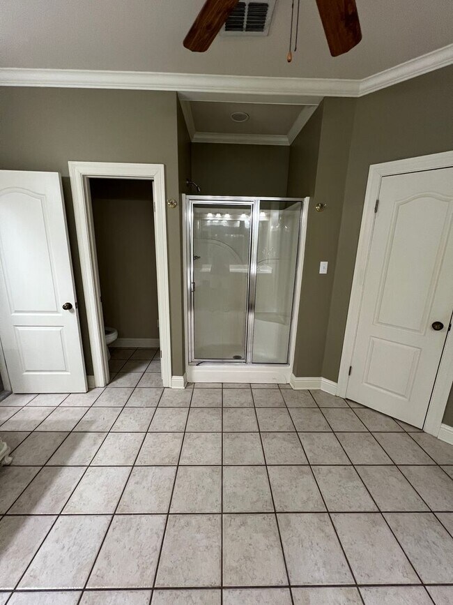 Building Photo - 10513 Plum Creek Dr
