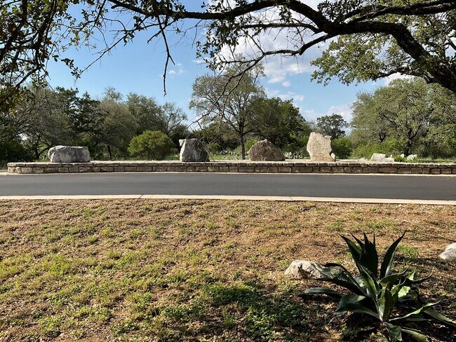 Building Photo - ***2 Bedroom 3 Bathroom Townhome for Lease in Horseshoe Bay, TX.***