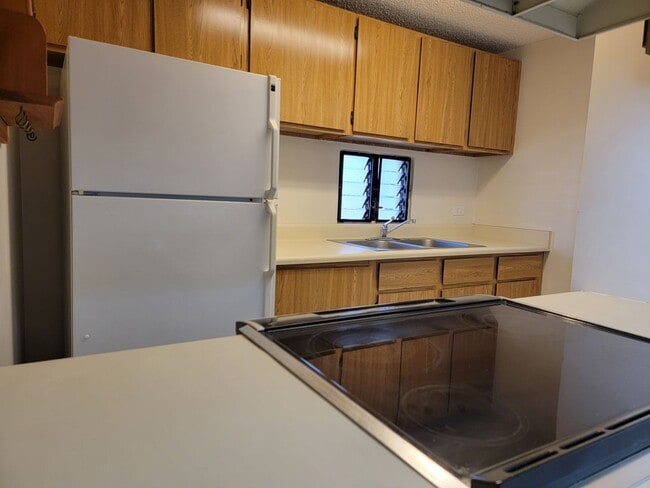 Building Photo - Washer. Dryer. Close to public transportat...