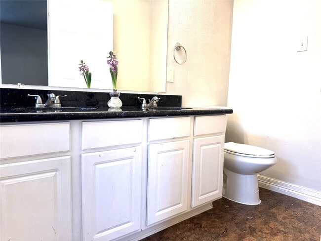 Building Photo - 8915 Canton Park Ln