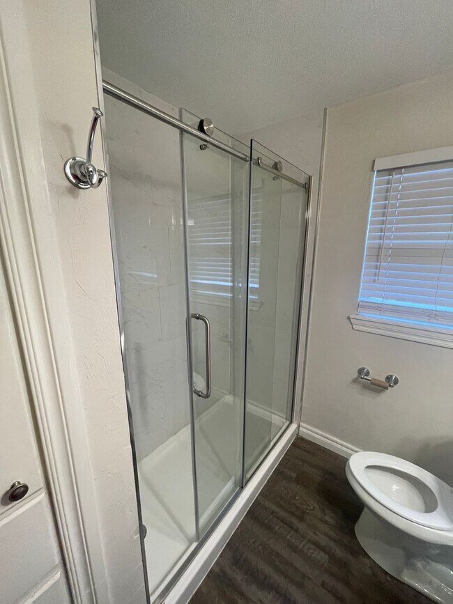 Building Photo - Charming 1-Bed, 1-Bath Apartment steps from the Plaza District