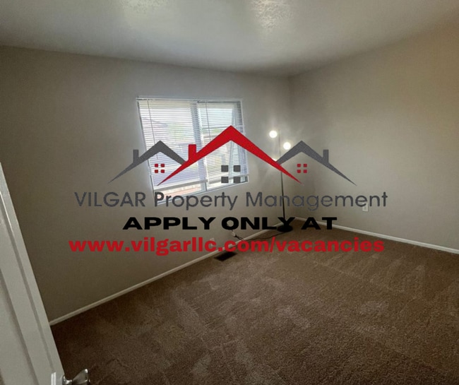 Building Photo - Spacious 3 Bed / 1.5 Bath Town-Home in Mer...