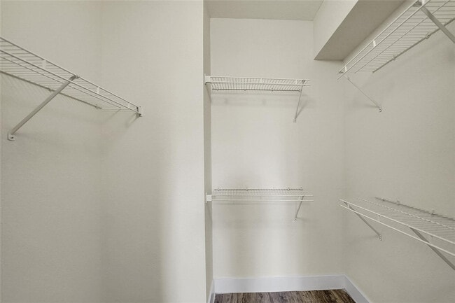 Building Photo - 533 NE 3rd Ave