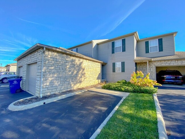 Building Photo - Beautiful Bethel Commons Condo For Rent In Dublin Schools