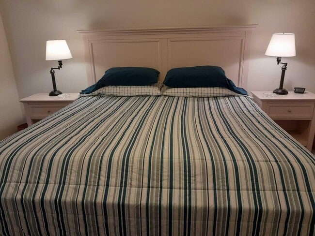 Building Photo - 1605 S US Hwy 1